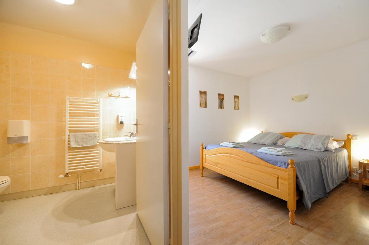 Chambres D'Hotes De L'Auberge L'Astrassadou Rézentières Екстериор снимка
